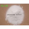 La fábrica de China produce sulfato de potasio para uso agrícola